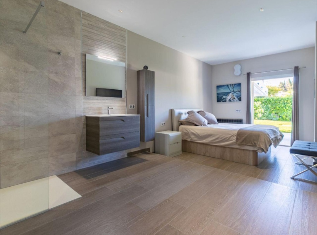 Exclusivo apartamento en entorno de golf con jardín y piscina