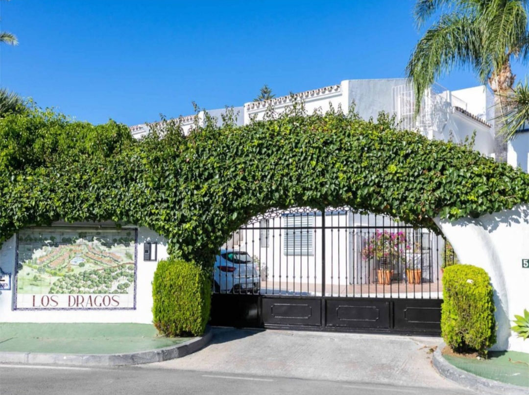 Exclusivo apartamento en entorno de golf con jardín y piscina