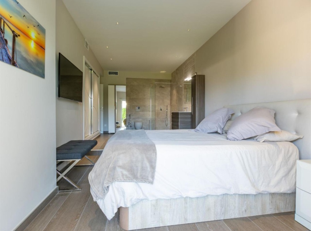 Exclusivo apartamento en entorno de golf con jardín y piscina