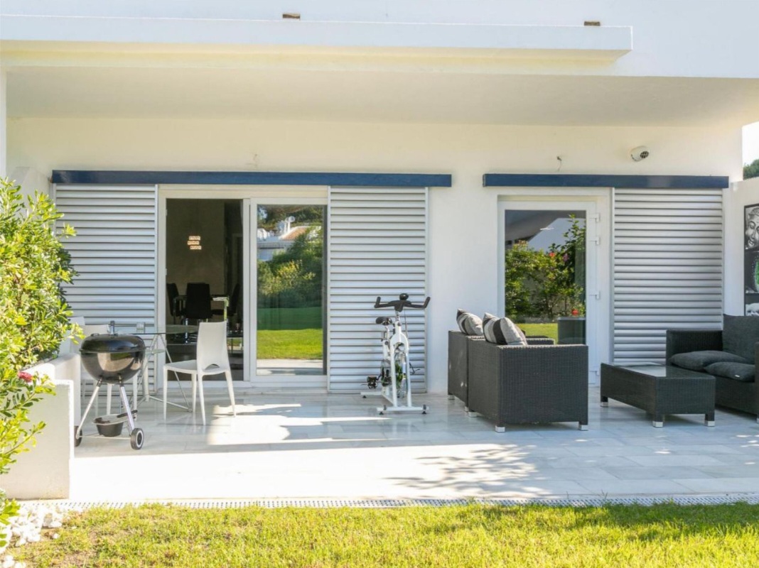 Exclusivo apartamento en entorno de golf con jardín y piscina