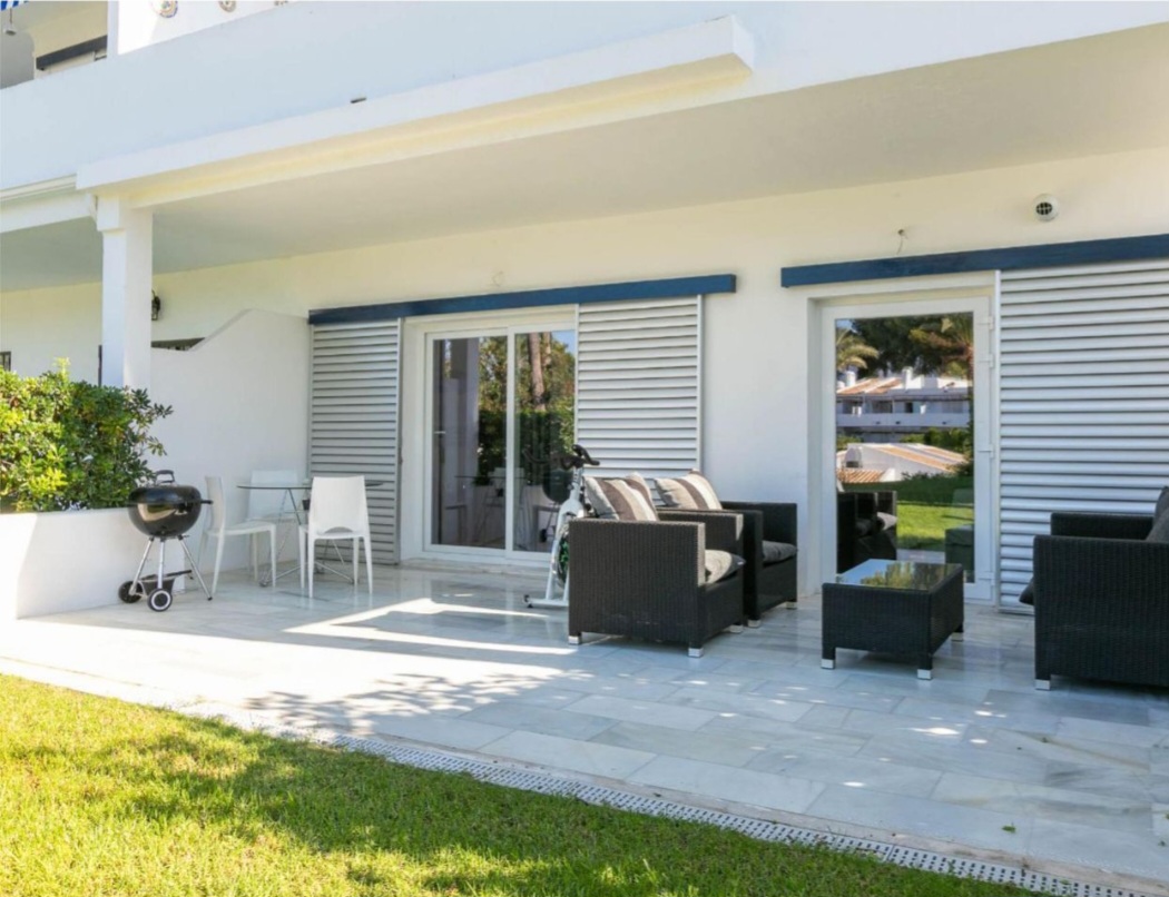 Exclusivo apartamento en entorno de golf con jardín y piscina