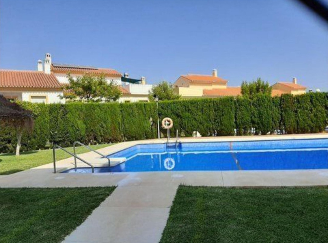 Se alquila precioso apartamento recién reformado y completamente amueblado en Añoreta Golf, Rincón de la Victoria.