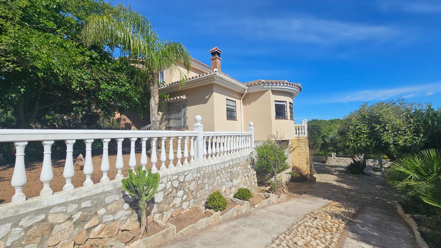 Villa independiente con impresionantes vistas en Pinos de Alhaurín – Alhaurín de la Torre
