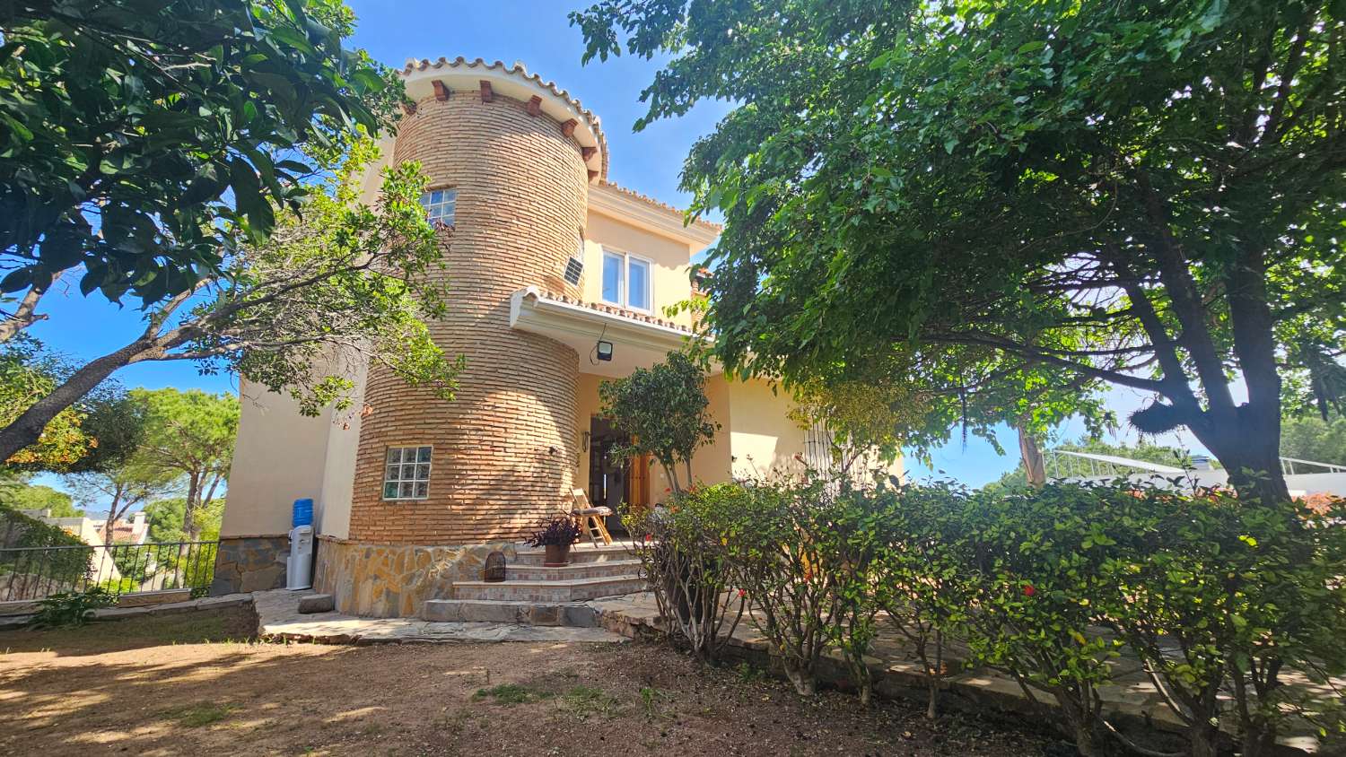 Villa independiente con impresionantes vistas en Pinos de Alhaurín – Alhaurín de la Torre