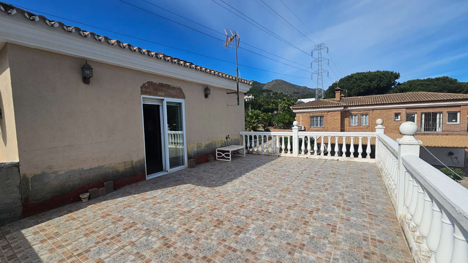 Villa independiente con impresionantes vistas en Pinos de Alhaurín – Alhaurín de la Torre