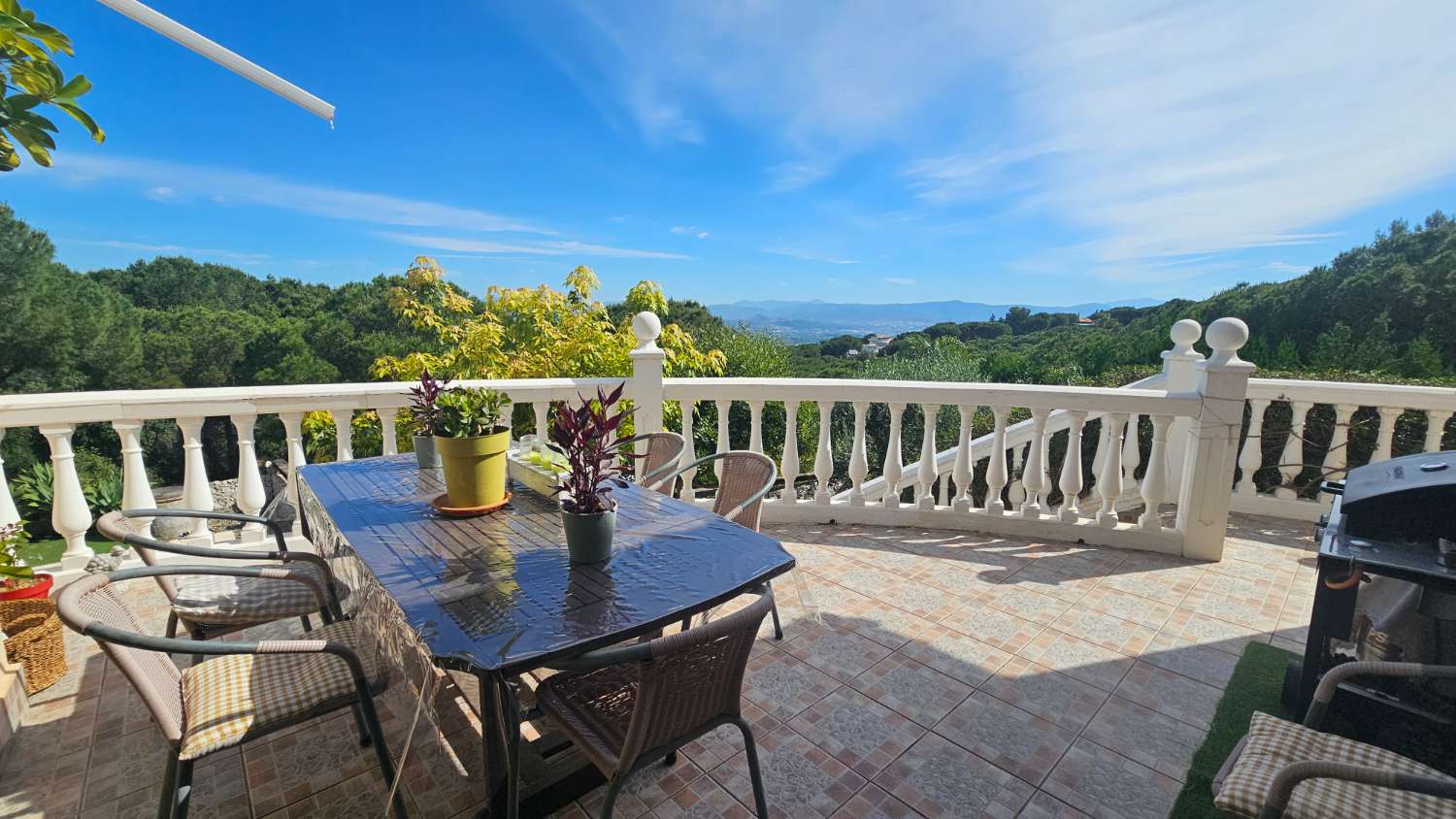 Villa independiente con impresionantes vistas en Pinos de Alhaurín – Alhaurín de la Torre