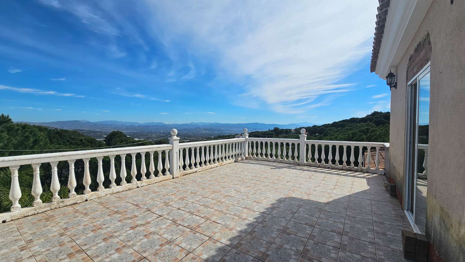 Villa independiente con impresionantes vistas en Pinos de Alhaurín – Alhaurín de la Torre