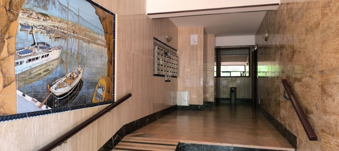 EXCLUSIVO APARTAMENTO REFORMADO EN EL CENTRO DE MARBELLA, A UN PASO DEL MAR