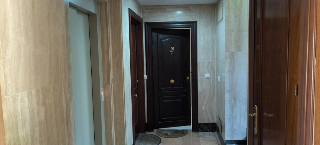 EXCLUSIVO APARTAMENTO REFORMADO EN EL CENTRO DE MARBELLA, A UN PASO DEL MAR