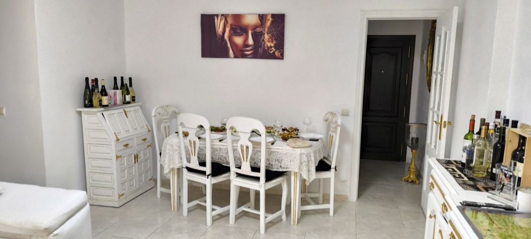 EXCLUSIVO APARTAMENTO REFORMADO EN EL CENTRO DE MARBELLA, A UN PASO DEL MAR
