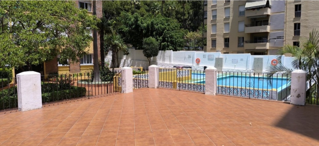 EXCLUSIVO APARTAMENTO REFORMADO EN EL CENTRO DE MARBELLA, A UN PASO DEL MAR