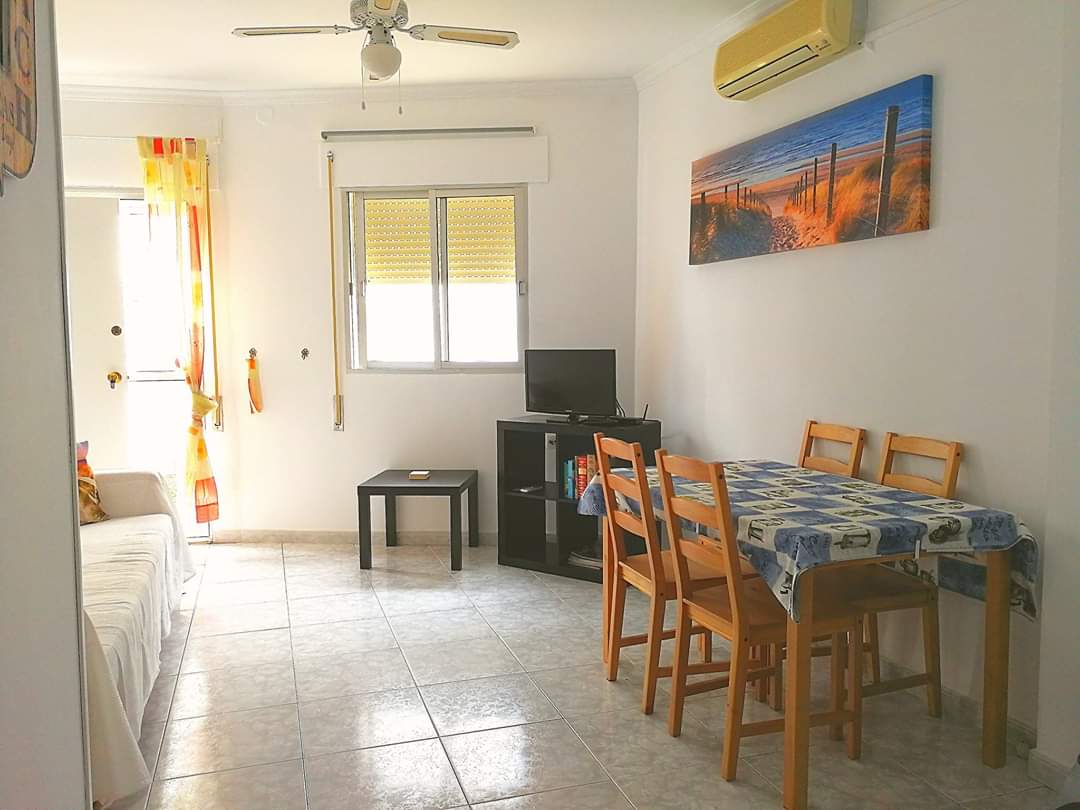 Pieni huoneisto vuokrattavissa La Carihuela - Los Nidos (Torremolinos)