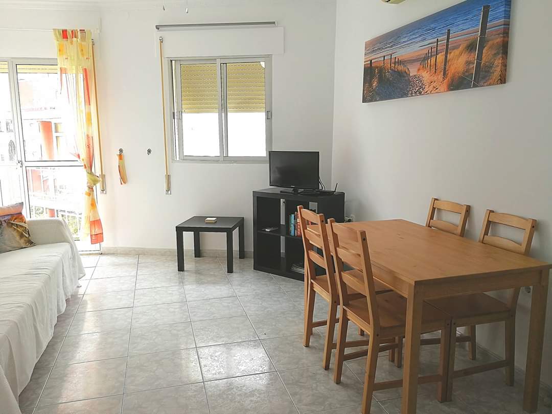 Pieni huoneisto vuokrattavissa La Carihuela - Los Nidos (Torremolinos)