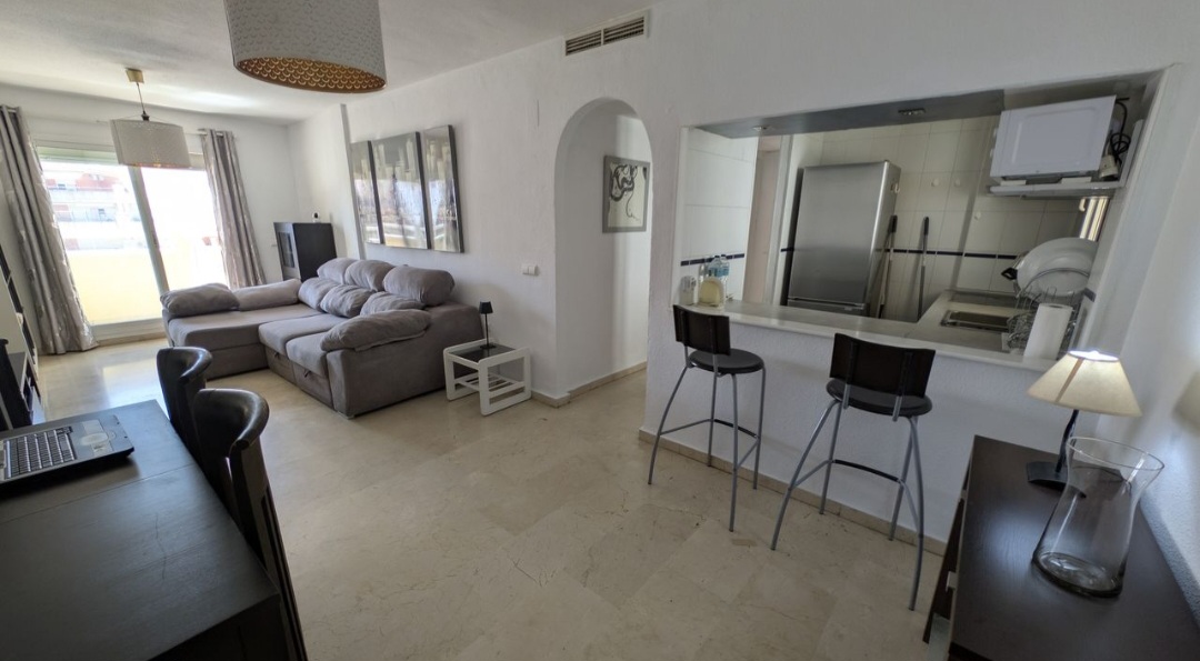 Apartamento en venta en Benalmádena con vistas al mar y a la montaña