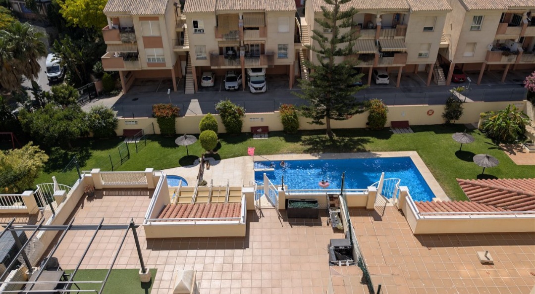 Apartamento en venta en Benalmádena con vistas al mar y a la montaña
