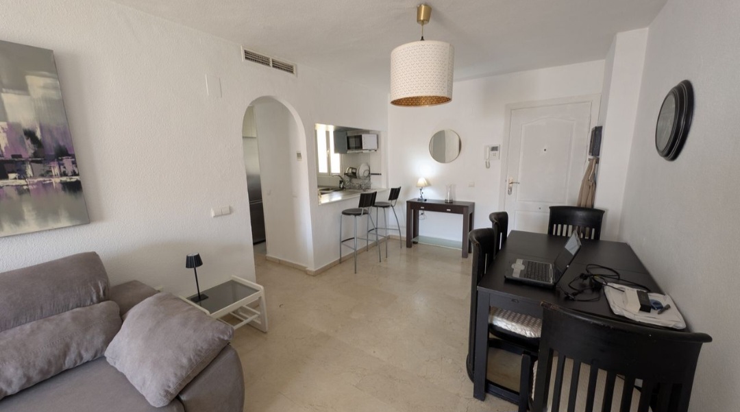 Apartamento en venta en Benalmádena con vistas al mar y a la montaña