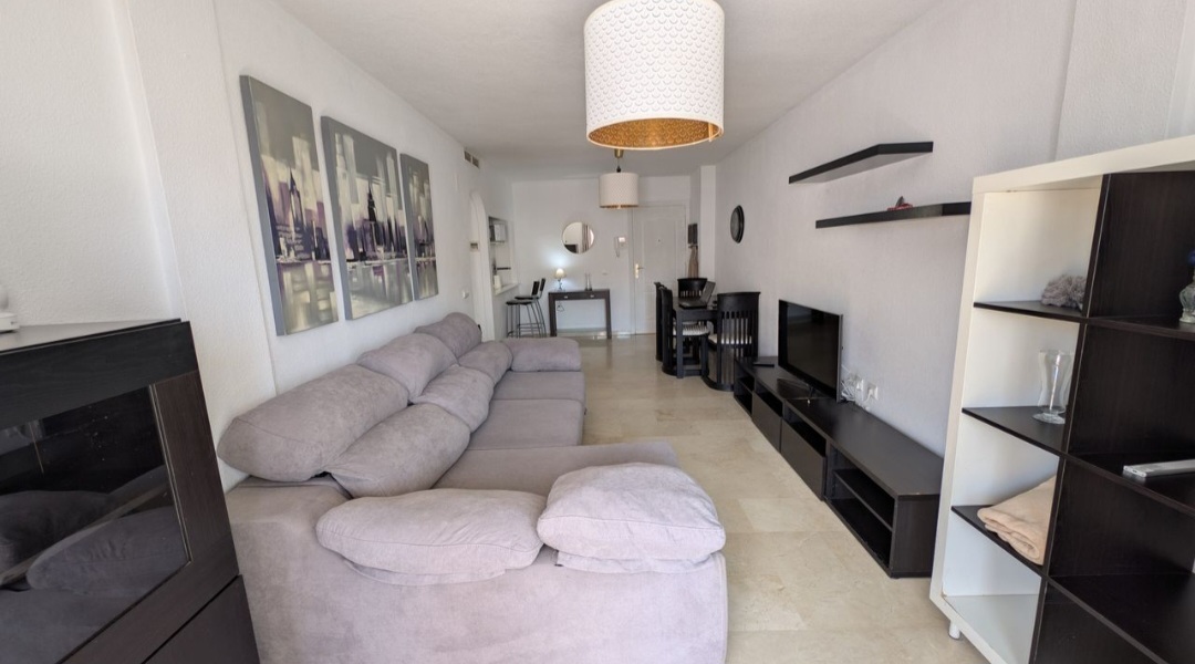 Apartamento en venta en Benalmádena con vistas al mar y a la montaña