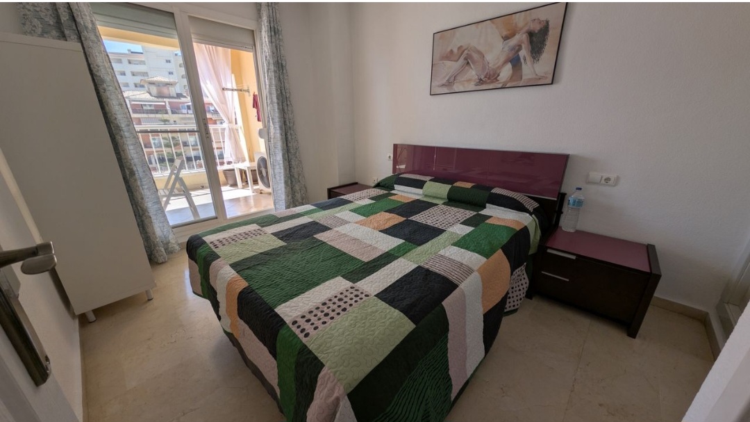 Apartamento en venta en Benalmádena con vistas al mar y a la montaña