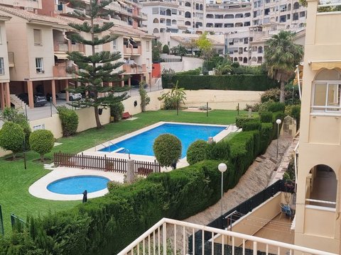 Apartamento en venta en Benalmádena con vistas al mar y a la montaña