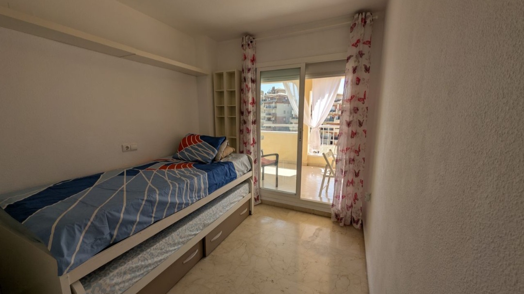 Apartamento en venta en Benalmádena con vistas al mar y a la montaña