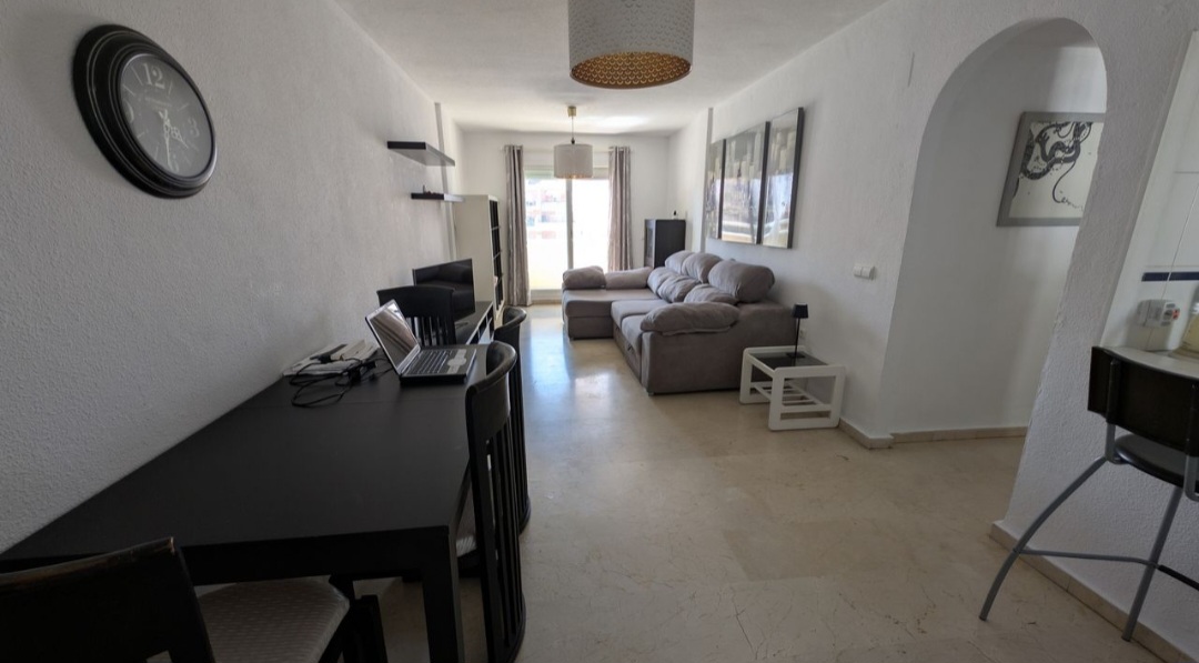 Apartamento en venta en Benalmádena con vistas al mar y a la montaña