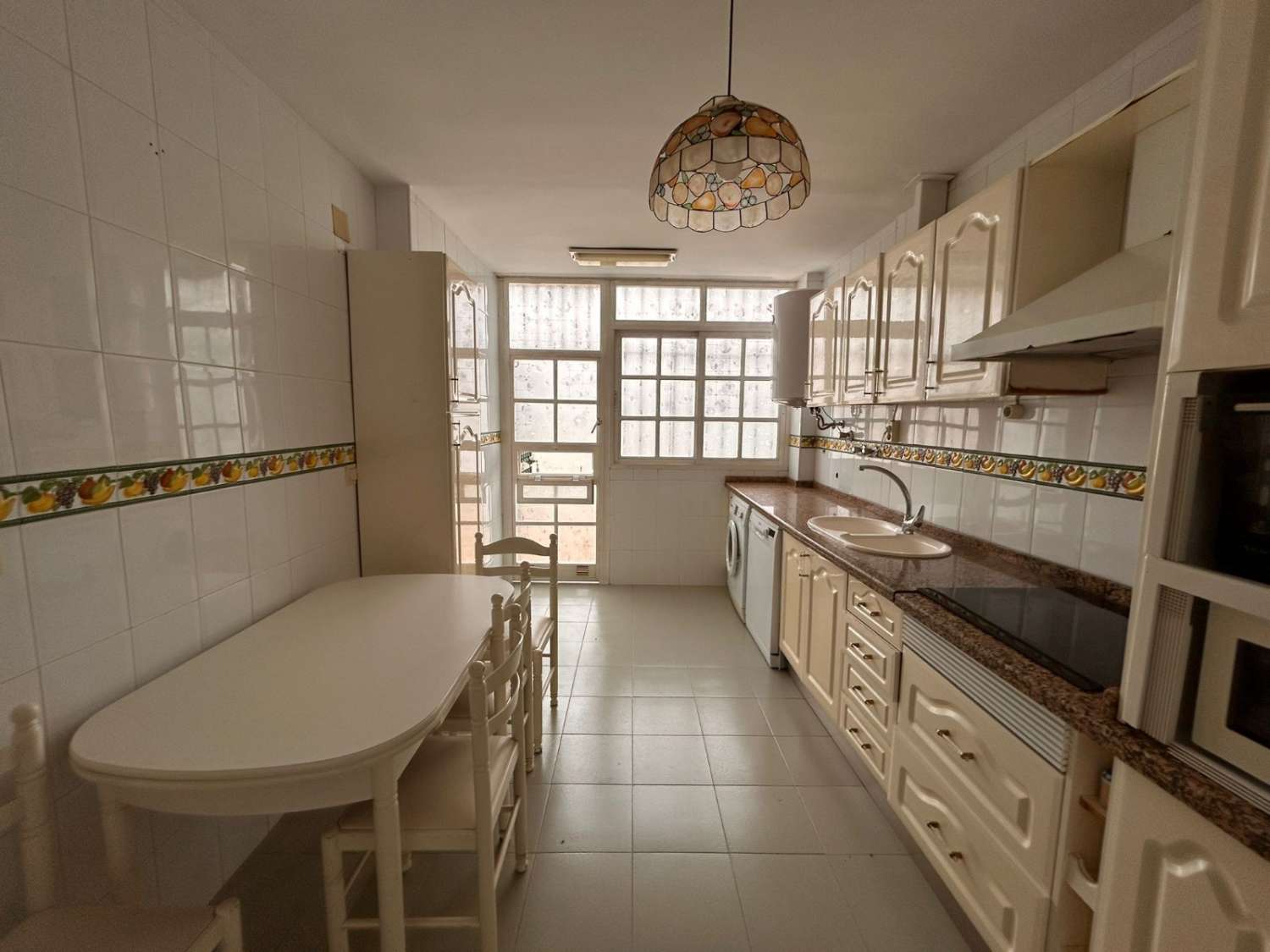 CHALET ADOSADO FAMILIAR EN ALHAURÍN DE LA TORRE CON GARAJE, SÓTANO Y PISCINA COMUNITARIA