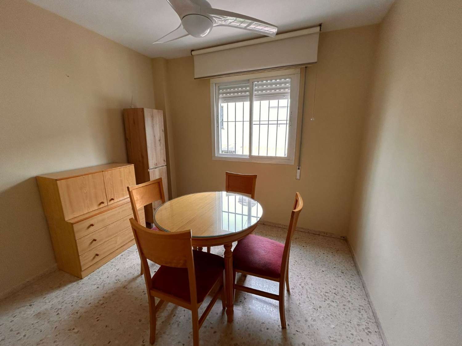 CHALET ADOSADO FAMILIAR EN ALHAURÍN DE LA TORRE CON GARAJE, SÓTANO Y PISCINA COMUNITARIA