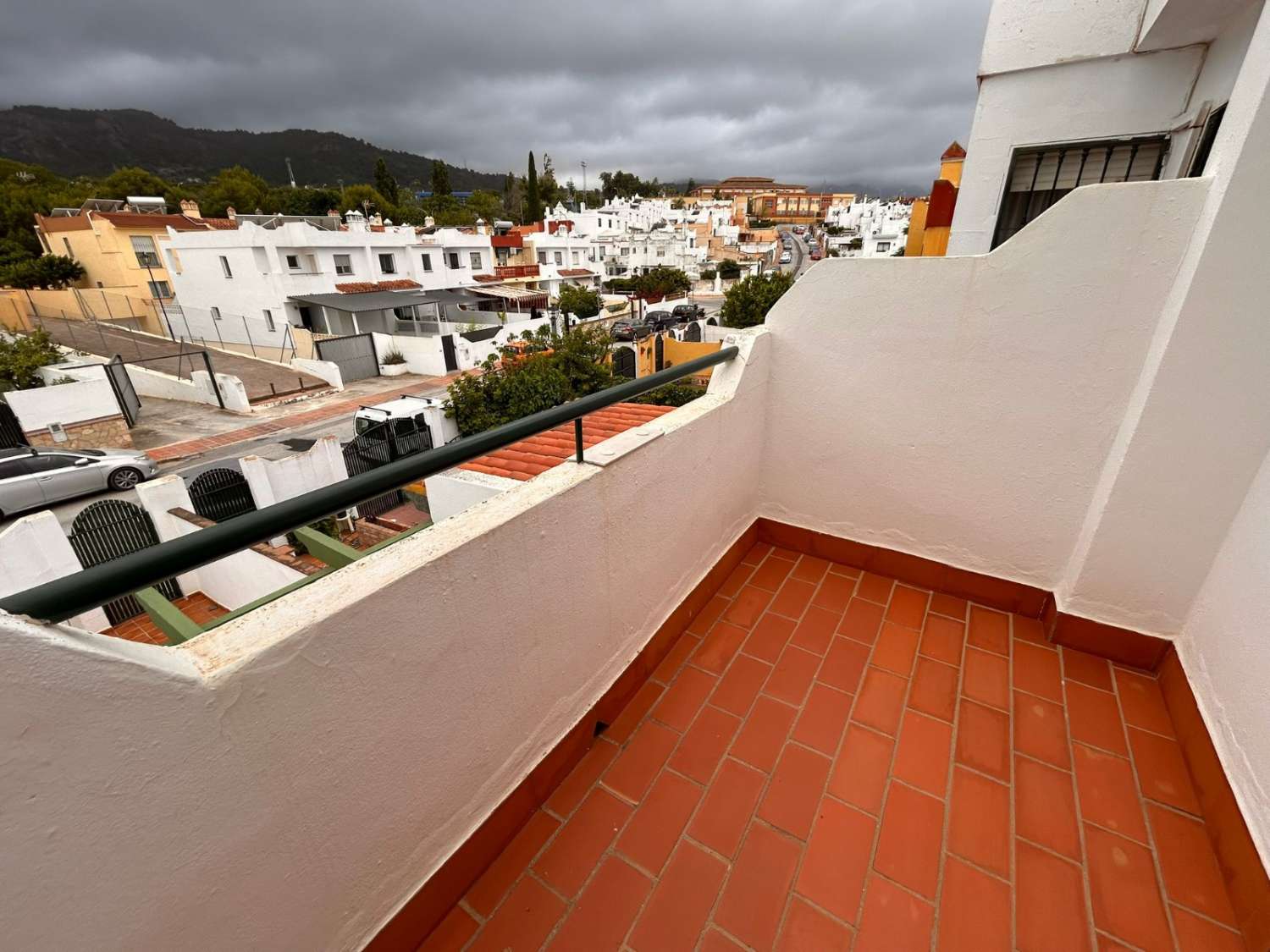 CHALET ADOSADO FAMILIAR EN ALHAURÍN DE LA TORRE CON GARAJE, SÓTANO Y PISCINA COMUNITARIA