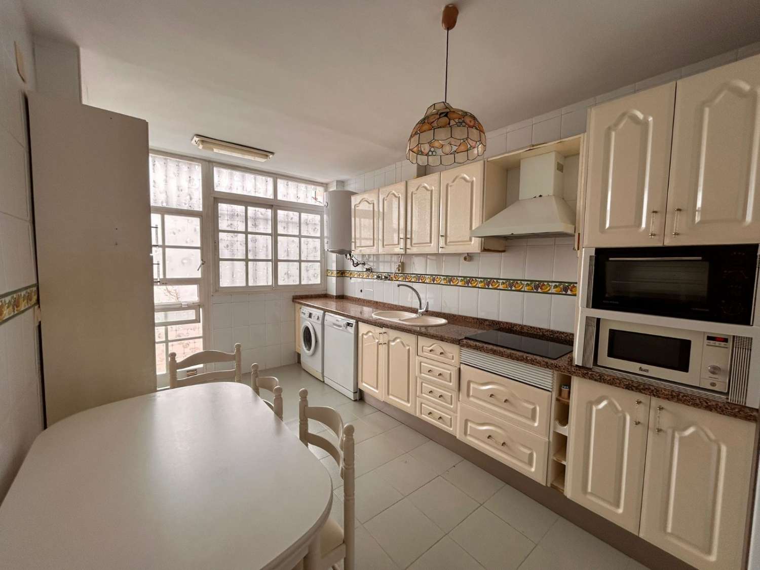 CHALET ADOSADO FAMILIAR EN ALHAURÍN DE LA TORRE CON GARAJE, SÓTANO Y PISCINA COMUNITARIA