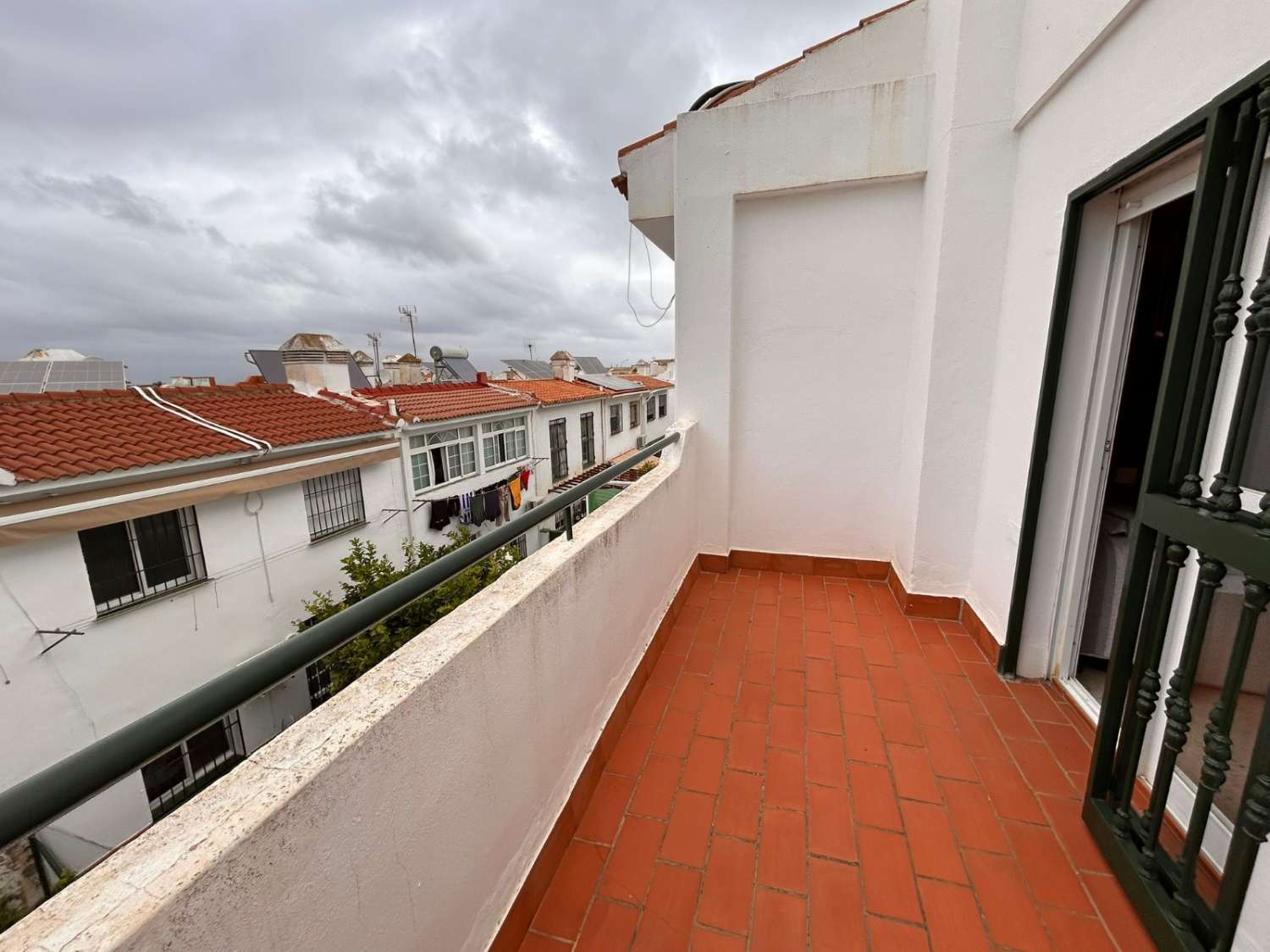 CHALET ADOSADO FAMILIAR EN ALHAURÍN DE LA TORRE CON GARAJE, SÓTANO Y PISCINA COMUNITARIA