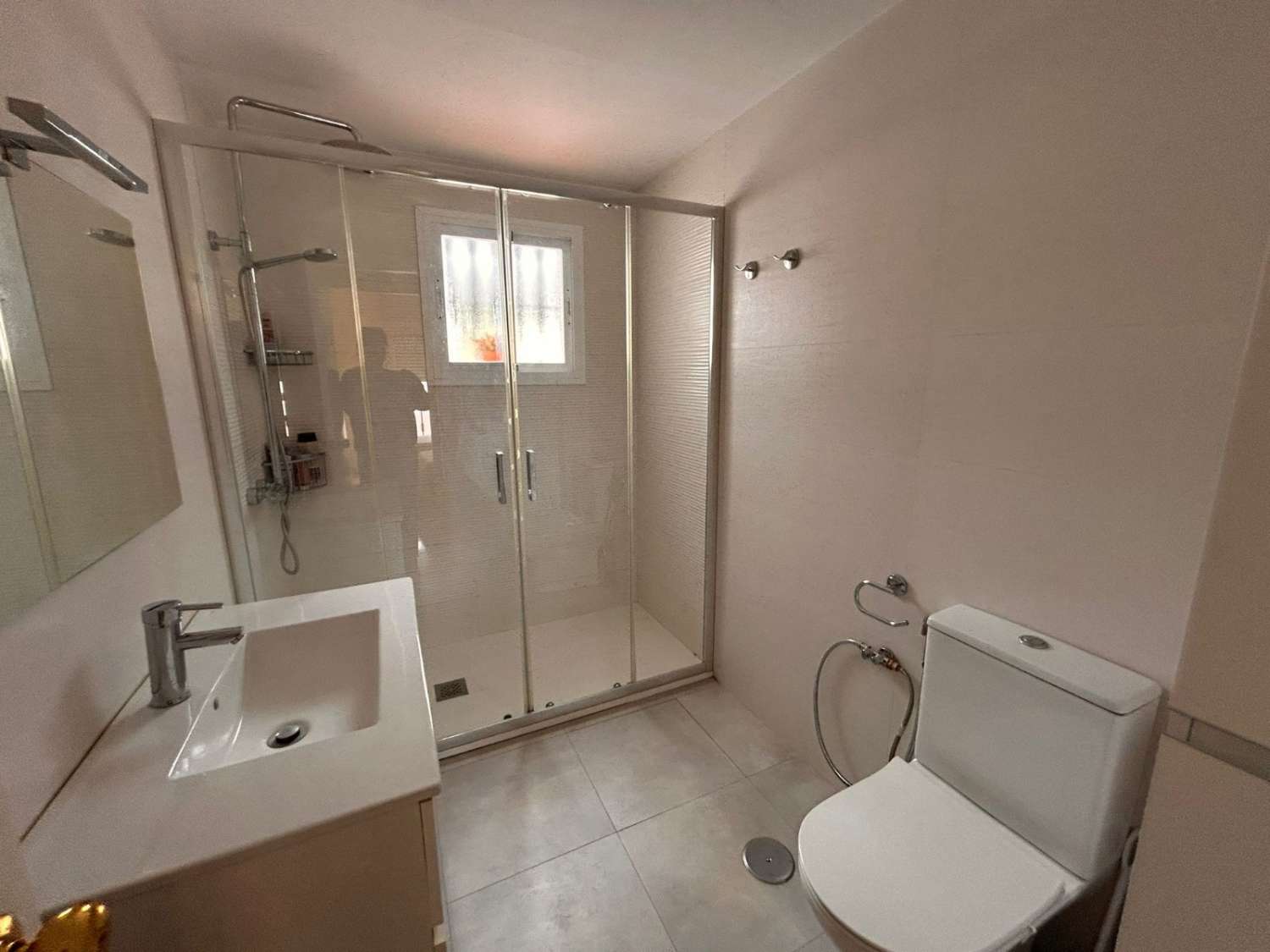 CHALET ADOSADO FAMILIAR EN ALHAURÍN DE LA TORRE CON GARAJE, SÓTANO Y PISCINA COMUNITARIA