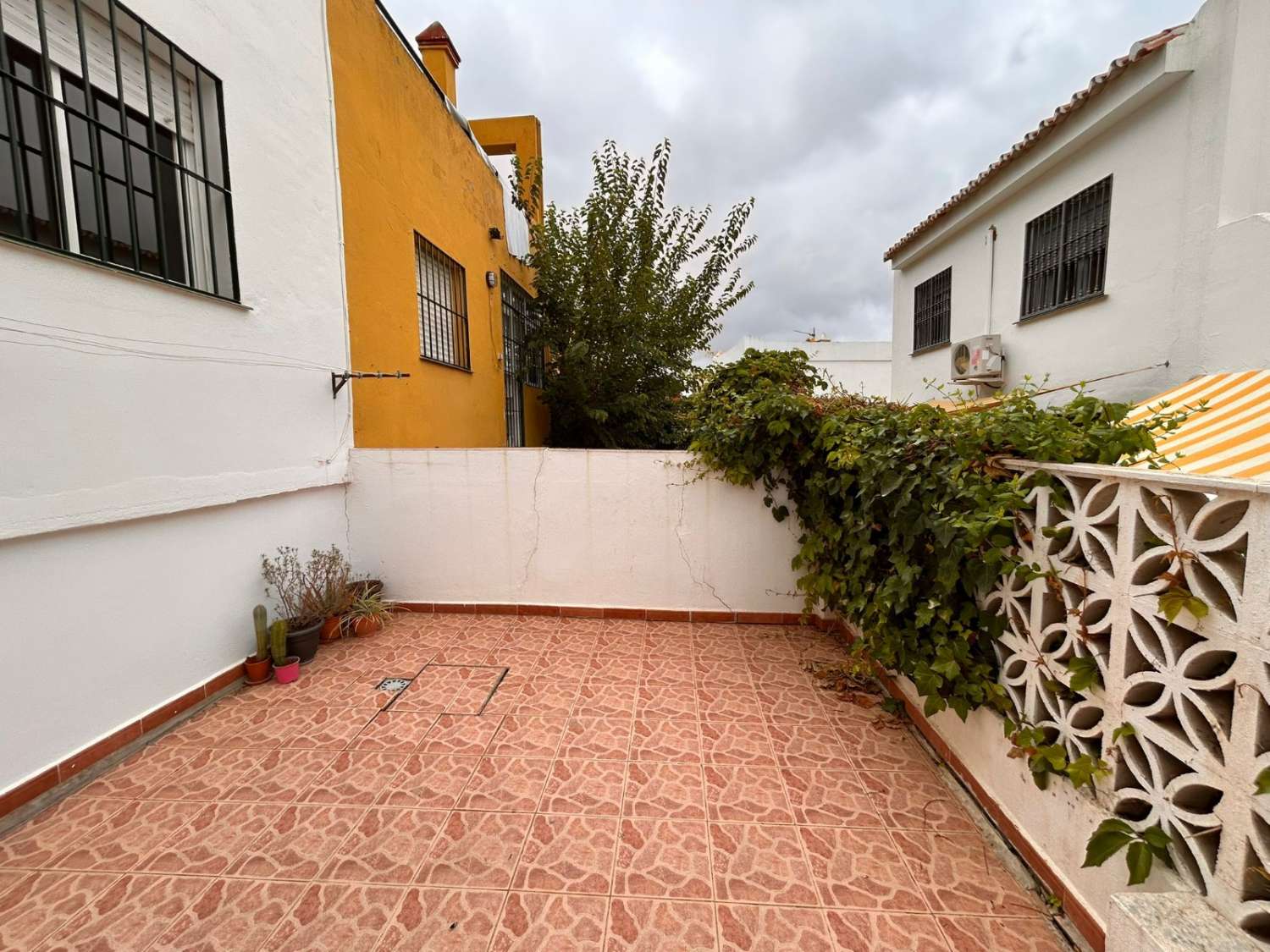 CHALET ADOSADO FAMILIAR EN ALHAURÍN DE LA TORRE CON GARAJE, SÓTANO Y PISCINA COMUNITARIA