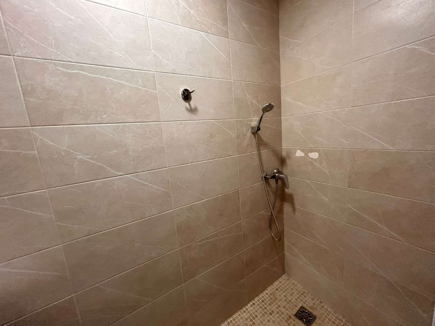 CHALET ADOSADO FAMILIAR EN ALHAURÍN DE LA TORRE CON GARAJE, SÓTANO Y PISCINA COMUNITARIA