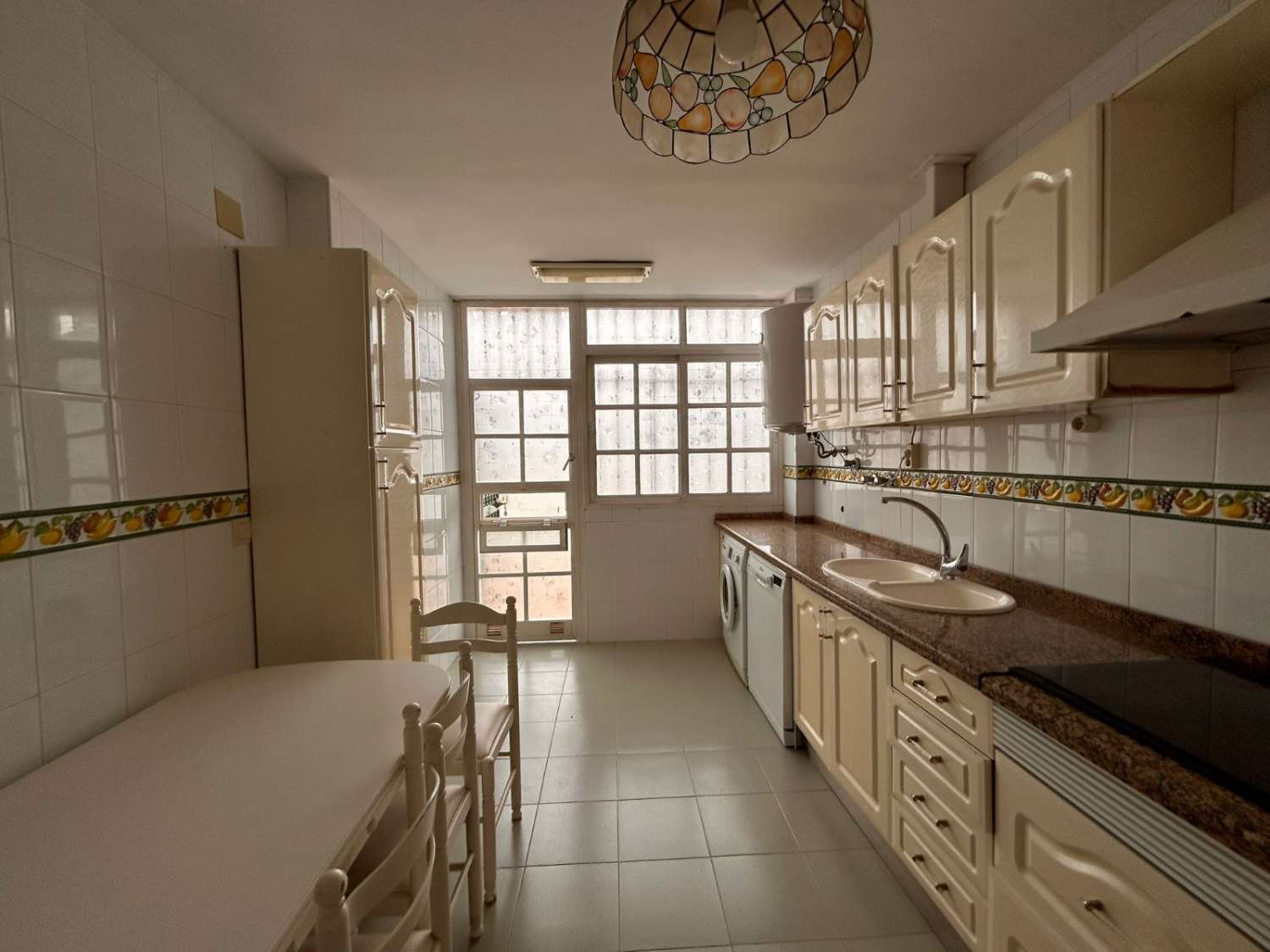 CHALET ADOSADO FAMILIAR EN ALHAURÍN DE LA TORRE CON GARAJE, SÓTANO Y PISCINA COMUNITARIA