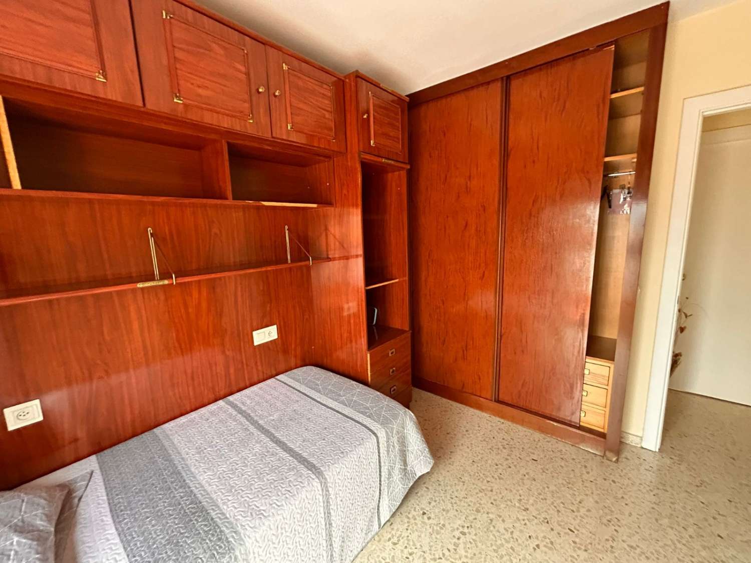 CHALET ADOSADO FAMILIAR EN ALHAURÍN DE LA TORRE CON GARAJE, SÓTANO Y PISCINA COMUNITARIA