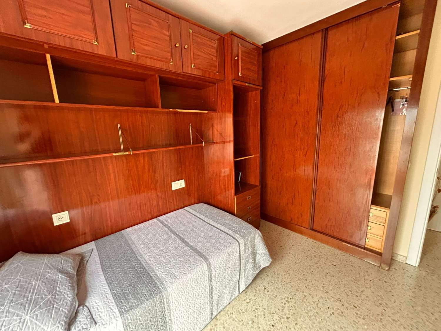 CHALET ADOSADO FAMILIAR EN ALHAURÍN DE LA TORRE CON GARAJE, SÓTANO Y PISCINA COMUNITARIA