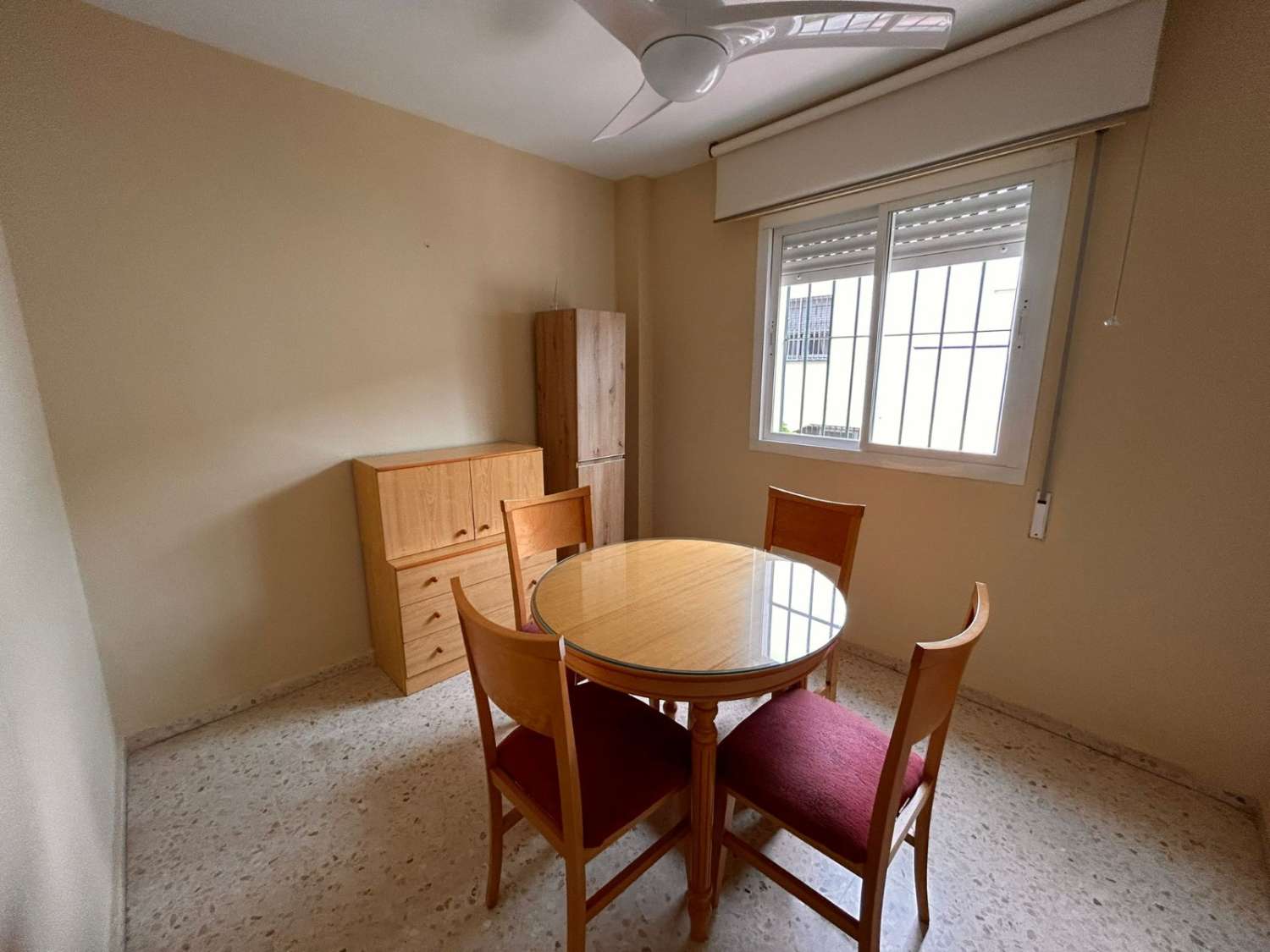 CHALET ADOSADO FAMILIAR EN ALHAURÍN DE LA TORRE CON GARAJE, SÓTANO Y PISCINA COMUNITARIA