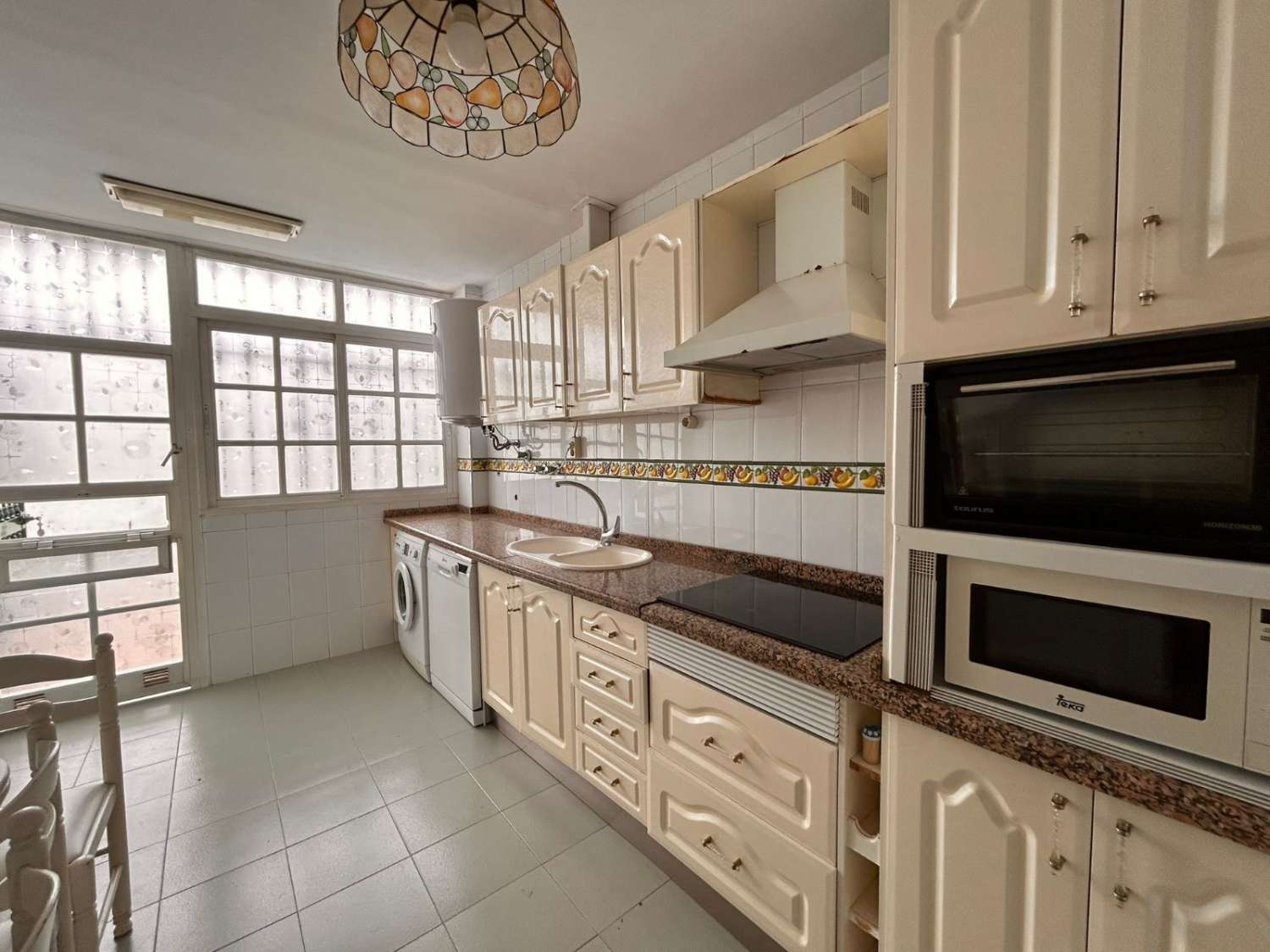 CHALET ADOSADO FAMILIAR EN ALHAURÍN DE LA TORRE CON GARAJE, SÓTANO Y PISCINA COMUNITARIA