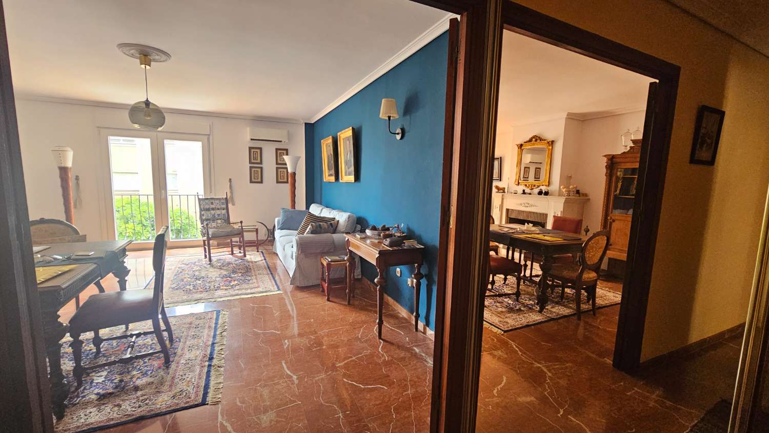 Amplio piso de 103 m² con terraza-solárium y solo dos vecinos en Torremolinos.