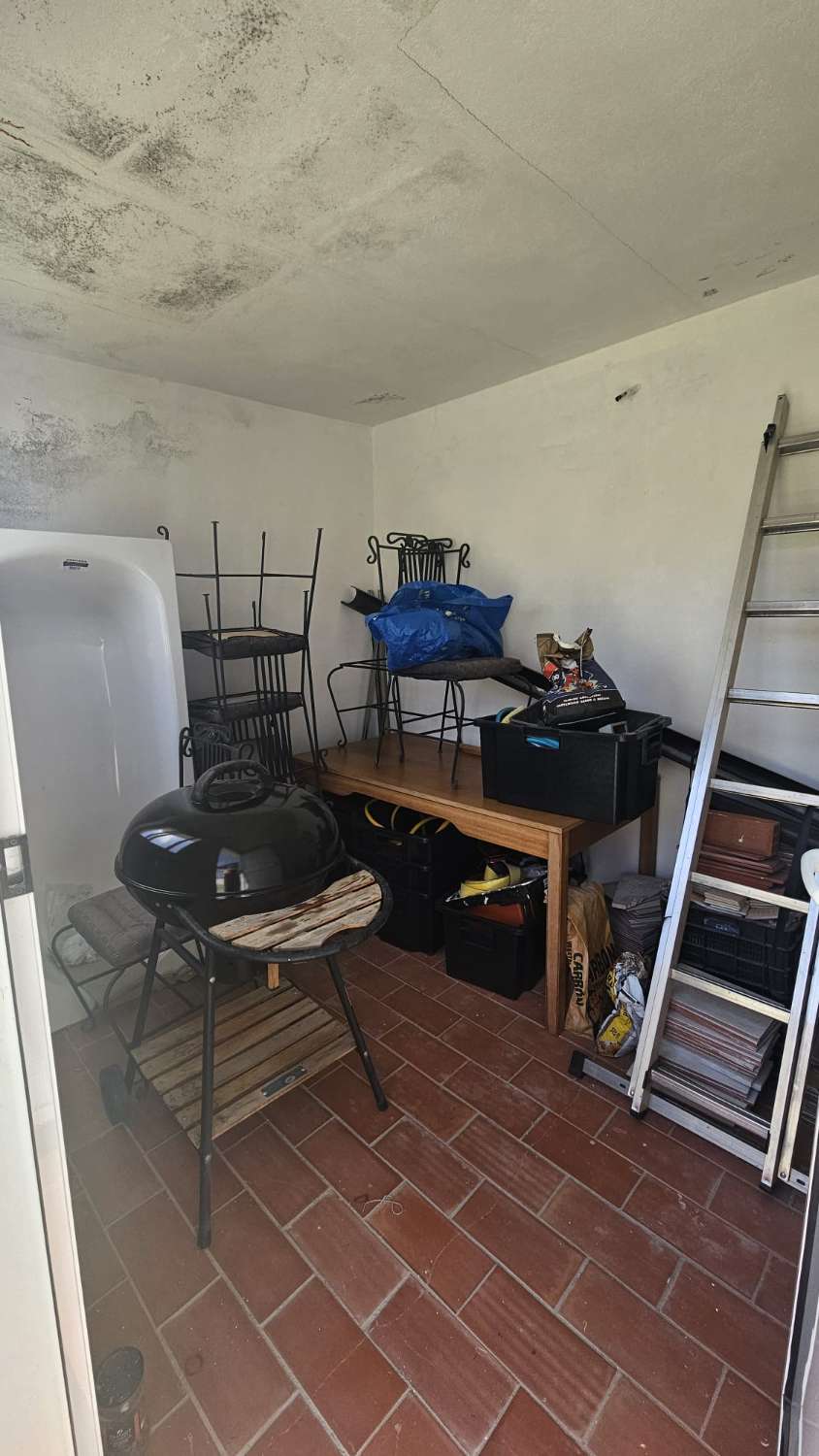 Amplio piso de 103 m² con terraza-solárium y solo dos vecinos en Torremolinos.