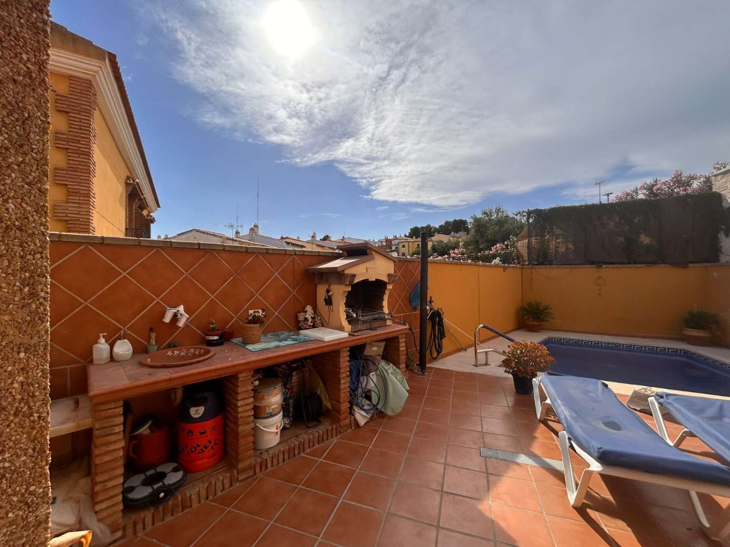 Exclusivo chalet independiente con piscina, zona de barbacoa y eficiencia energética