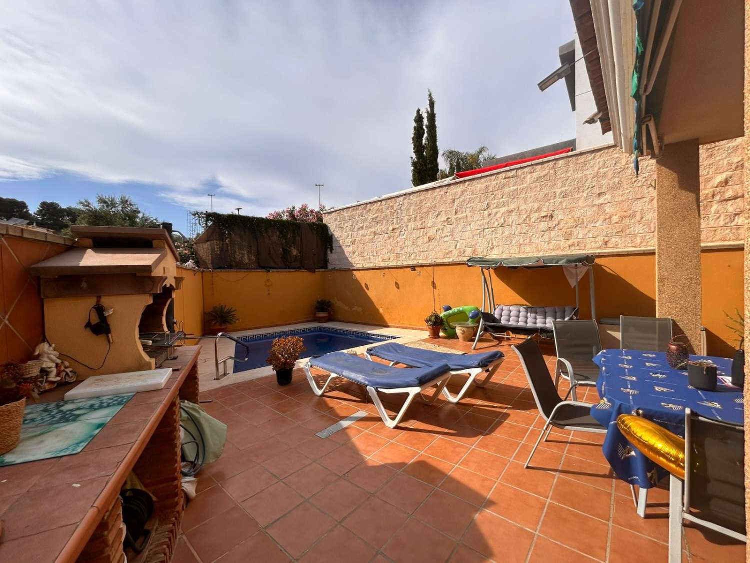Exclusivo chalet independiente con piscina, zona de barbacoa y eficiencia energética