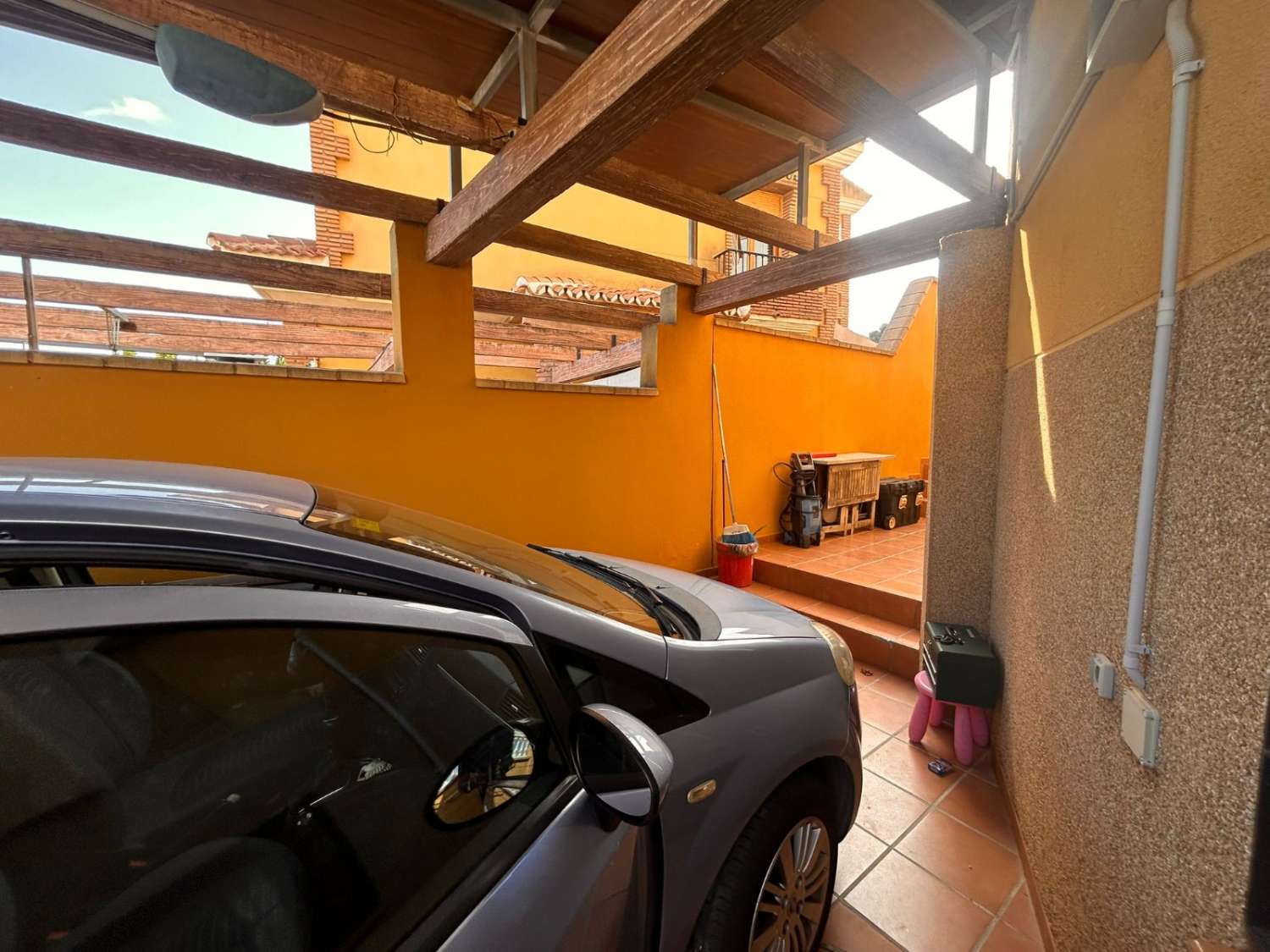 Exclusivo chalet independiente con piscina, zona de barbacoa y eficiencia energética