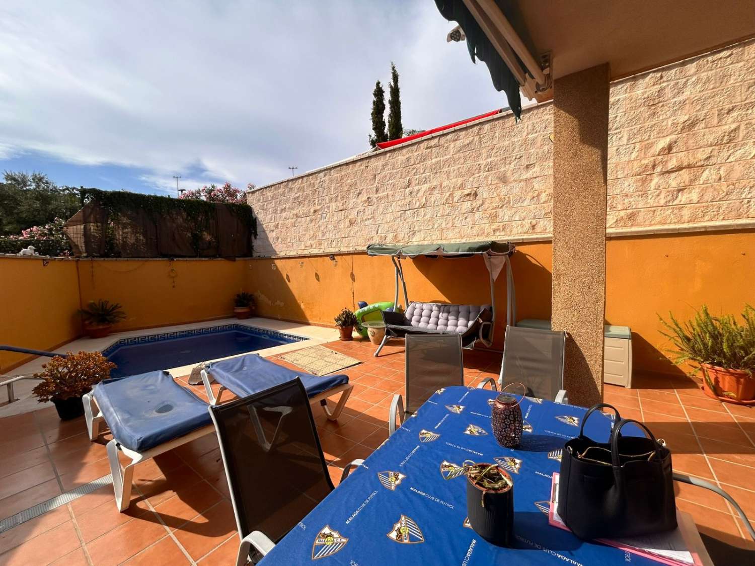 Exclusivo chalet independiente con piscina, zona de barbacoa y eficiencia energética