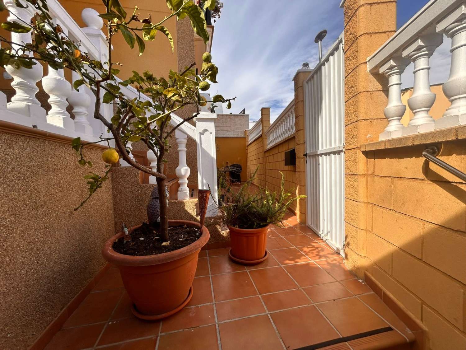 Exclusivo chalet independiente con piscina, zona de barbacoa y eficiencia energética