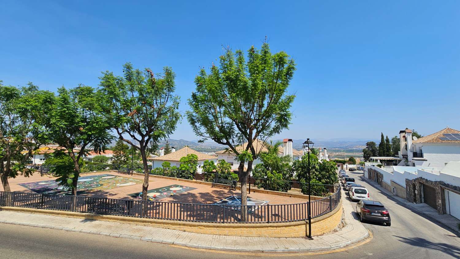 Magnífico chalet pareado con piscina y jardín privado en Alhaurín de la Torre
