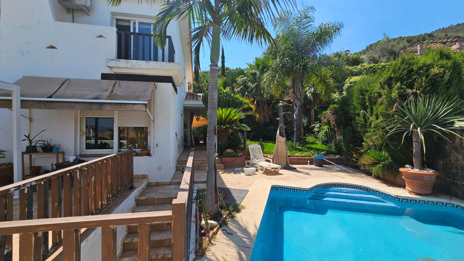 Magnífico chalet pareado con piscina y jardín privado en Alhaurín de la Torre