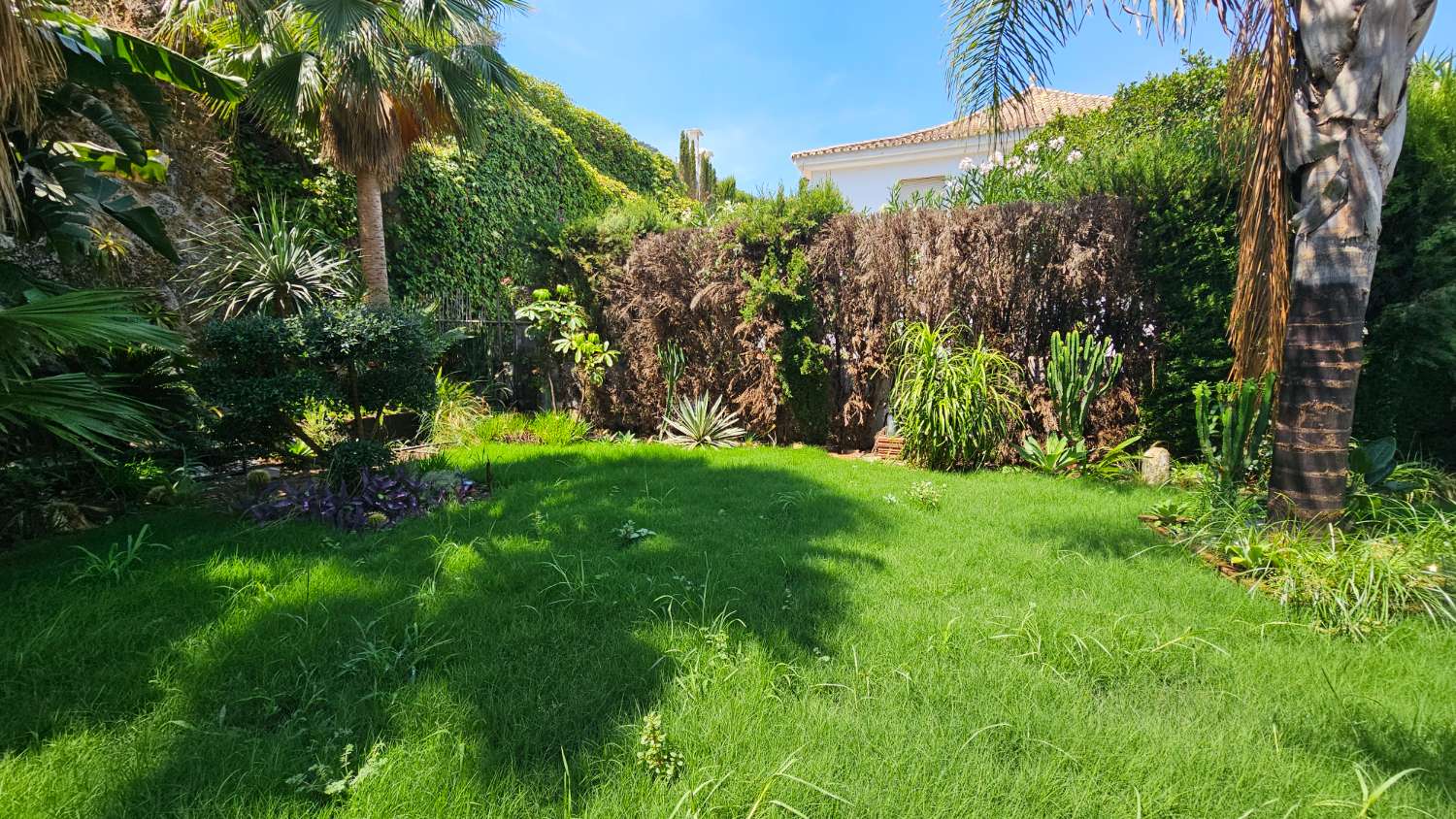 Magnífico chalet pareado con piscina y jardín privado en Alhaurín de la Torre