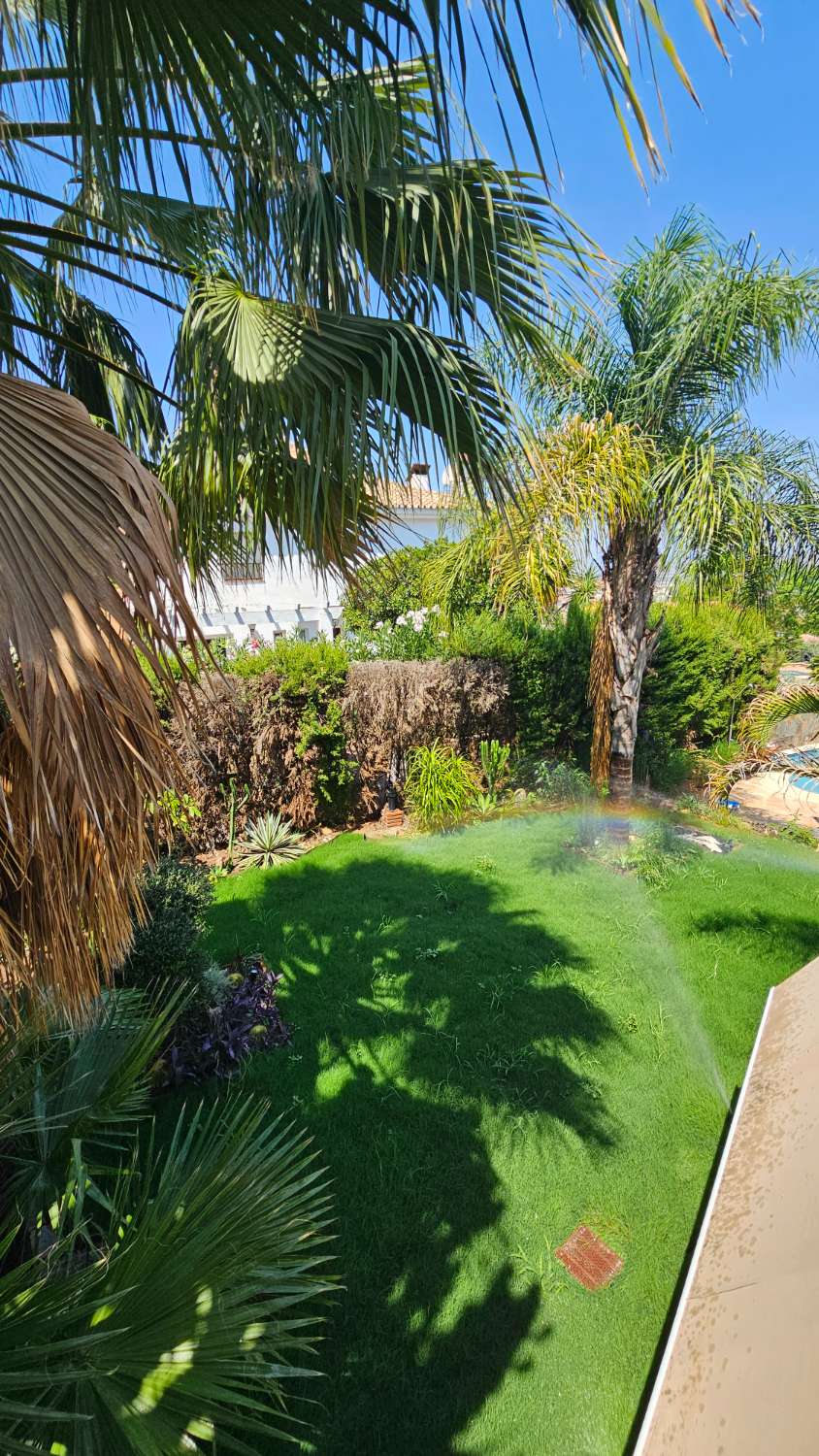 Magnífico chalet pareado con piscina y jardín privado en Alhaurín de la Torre