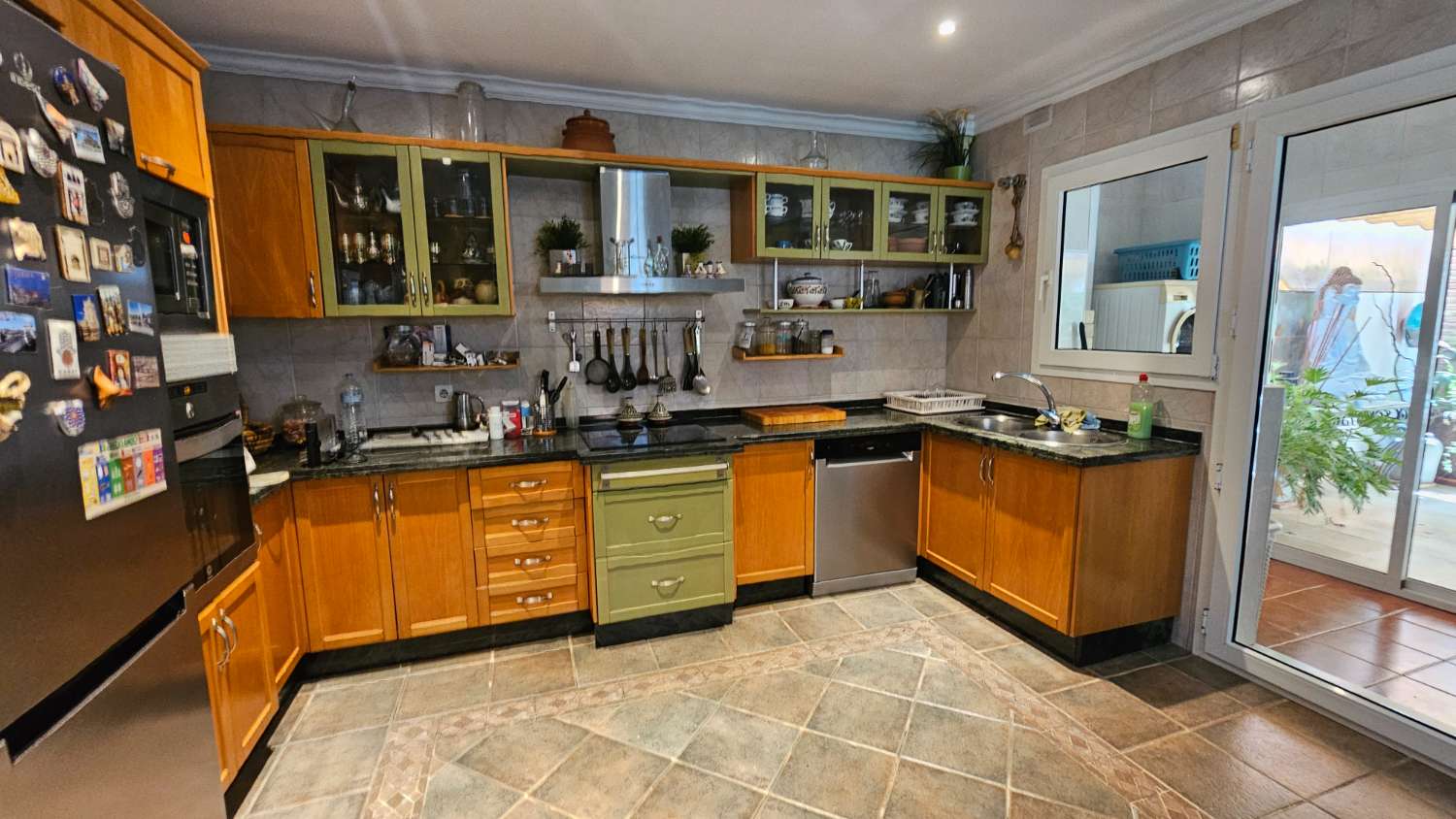 Magnífico chalet pareado con piscina y jardín privado en Alhaurín de la Torre